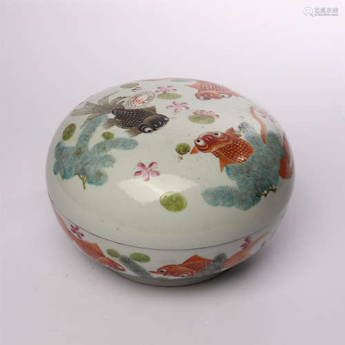 Pastel flower fish pattern holding box in mid Qing Dynasty