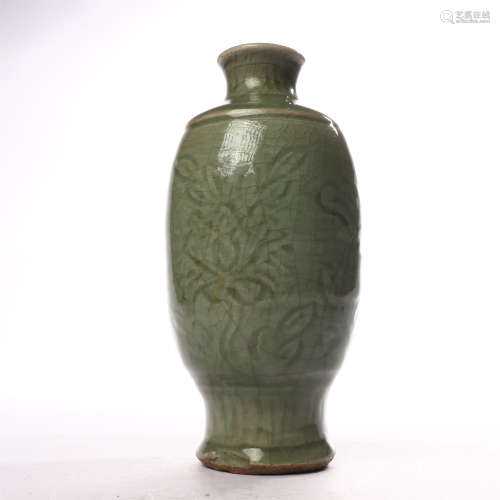Longquan plum vase with peony pattern in Ming Dynasty