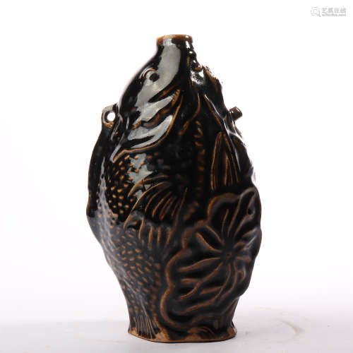 Fish and plum vase carved in Cizhou kiln of Ming Dynasty