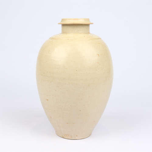 White glazed plum vase of Tang Dynasty
