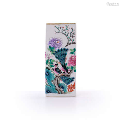 Square hat  holder decorated with famille rose Phoenix flower pattern in early Qing Dynasty