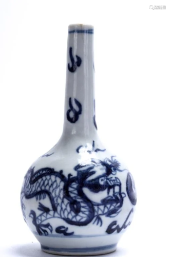 CHINESE BLUE AND WHITE PORCELAIN BOTTLE V…