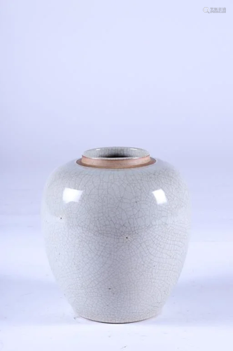 CHINESE CONTROLLED CRACKLE VASE