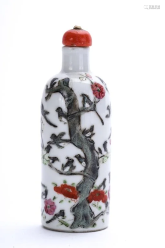 CHINESE PORCELAIN SNUFF BOTTLE