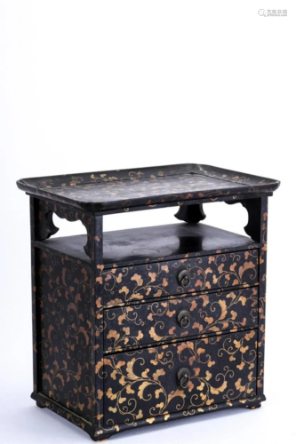 JAPANESE LACQUERED JEWELRY BOX