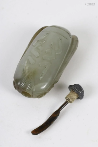 CHINESE MOTH CARVED JADE SNUFF BOTTLE