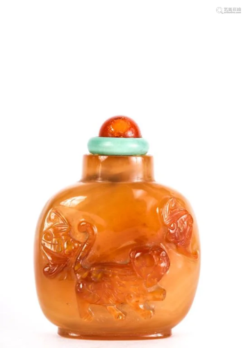 CHINESE CARVED HARDSTONE SNUFF BOTTLE