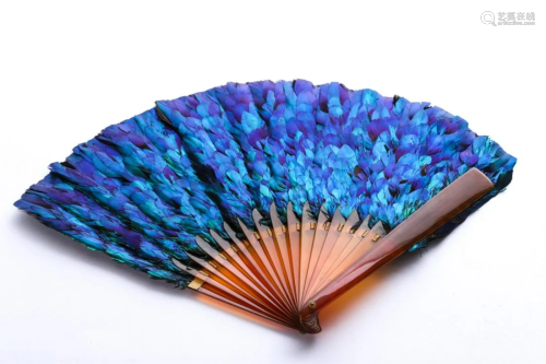 (Early 20th c) ASIAN PEAFOWL HAND FAN