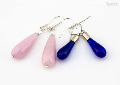 A pair of rose quartz and silver mounted ear ****s, with loops, 5.5cm, and a pair of Bristol blue