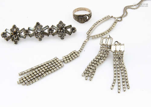 A small quantity of paste jewels, including a bar brooch, a marcasite buckle ring, a pair of ****