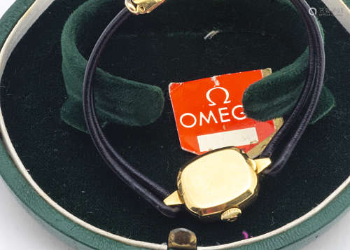 A 1960s Omega 18ct gold cased lady's wristwatch, 14mm square case, manual wind, appears to run,