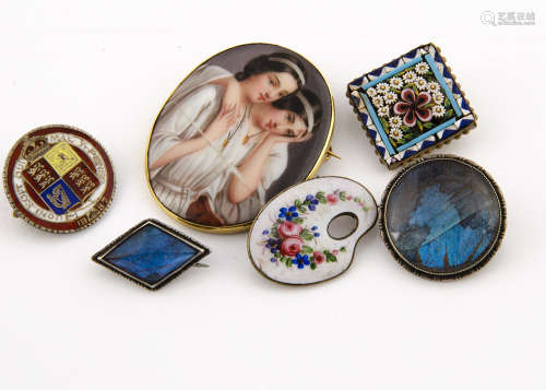A small collection of 19th Century and later brooches, including a porcelain and gold oval