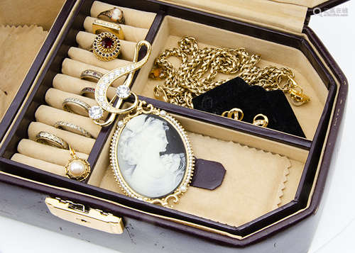 A leatherette jewellery box, with a quantity of various costume jewels including a small