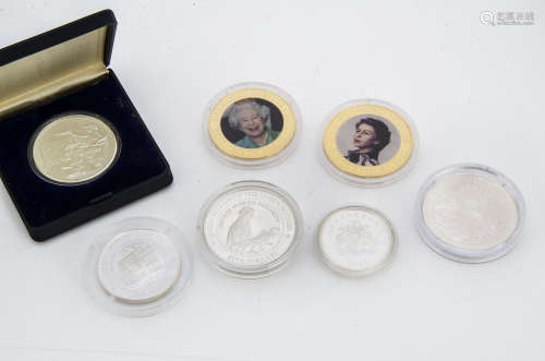 Five modern silver medallions and coins, including a Swedish 200 KR in box, a Trafalgar £5, a