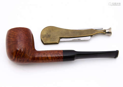 An unsmoked London briar straight pipe, of smooth, polished finish, with vulcanised mouth piece,