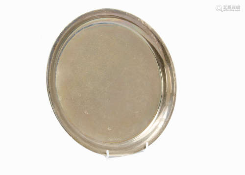 A George V silver salver from M & J, plain circular form, Birmingham 1933, good condition, 16.2ozt