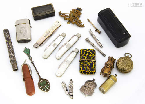A small group of collectables, including four silver and mother of pearl handled pocket fruit