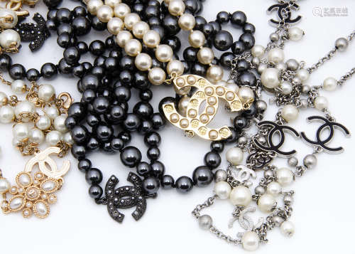Four simulated pearl and base metal opera len*** necklaces, three with cream coloured pearls, and