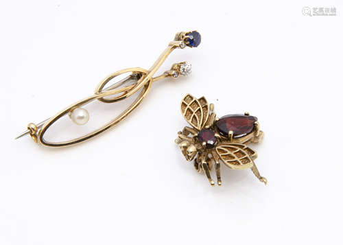 A 9ct gold and garnet bug brooch, the abdomen and body with faceted pear and oval almandine