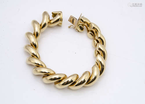 An 18ct yellow gold stylised rope twist bracelet, with box and tongue clasp marked 750, 20cm, 55g