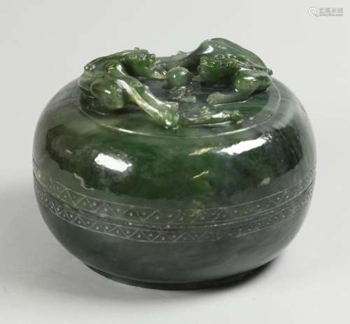 Chinese spinach jade cover box