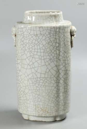 Chinese crackle decorated porcelain vase, possibly 18th/19th c.