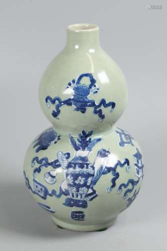 Chinese porcelain double gourd vase