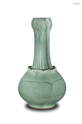 Chinese Celadon Garlic Head Vase, Qianlong Mark