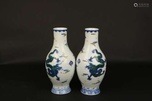 A Pair Of Blue And White Porcelain Vases