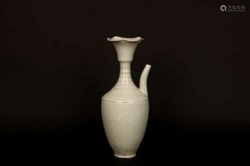 White Glazed Porcelain Pot