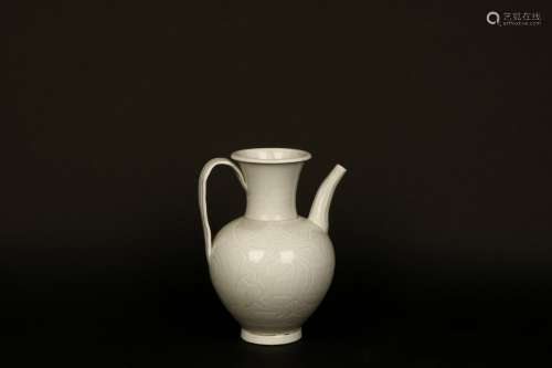 White Glazed Porcelain Pot
