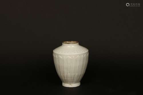 White Glazed Porcelain Willow Shaped Vase