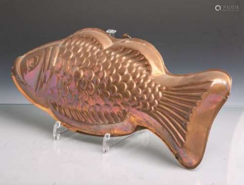 Alte Backform in Form eines Fisches aus Kupfer, ca. 40 x 18 cm. Altersgem.