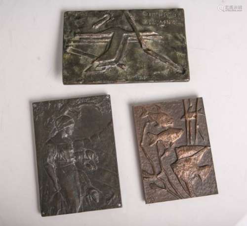 3 Bronzeplatten, davon 1x Darstellung einer Frau m. Schafen (wohl Jugendstil, um 1900),