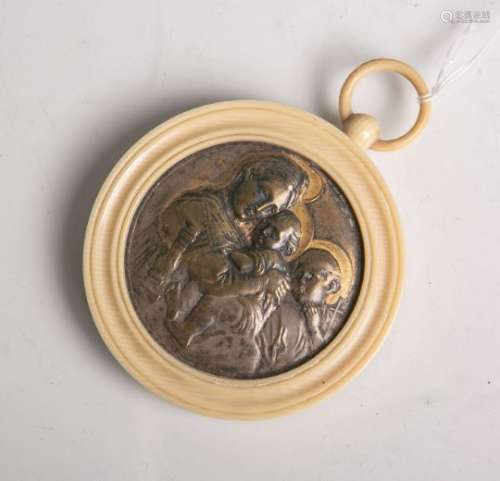 Elfenbeinmedaillon (deutsch, um 1870), mittig Metalleinlage m. Darstellung der Maria m.