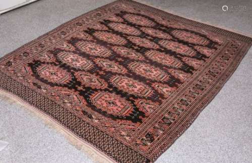 Tekke Teppich (Turkmenistan, wohl um 1900), Wolle auf Wolle, handgeknüpft, ca. 200 x 168