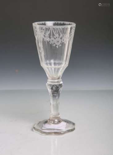 Sherryglas (wohl 19. Jahr***dert), aus klarem Glas, 12-fach gegliedert, mit umlaufender