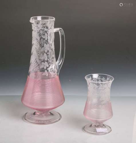 Schenkkanne m. passendem Becher (Jugendstil), Roséglas m. feiner Blumengravierung,