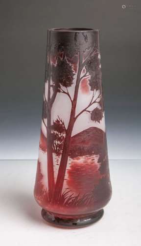 Jugendstil-Vase (um 1900), konische Form, klares Glas rot übe***ngen, romantische