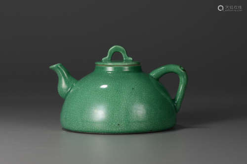 清中期绿哥釉茶壶