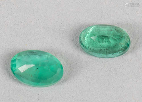 Fine Emerald Oval Cab Set