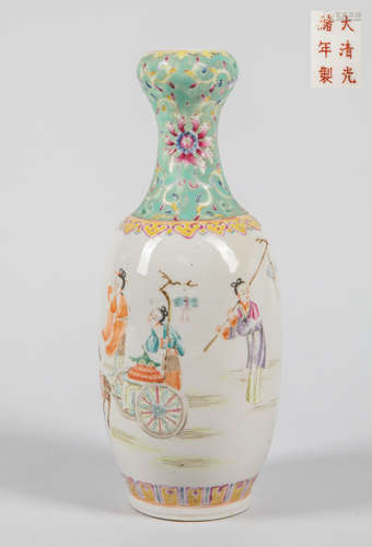 Chinese Antique Famille Rose Porcelain Vase