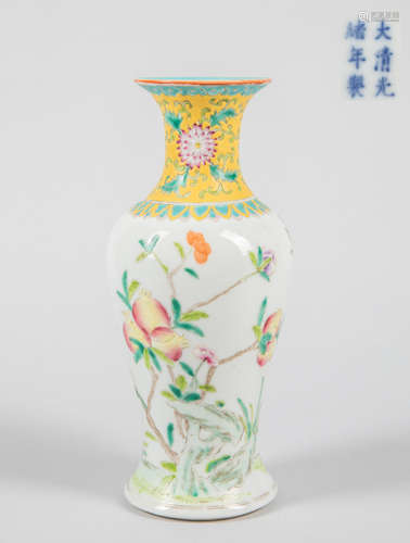 Chinese Antique Famille Rose Porcelain Vase