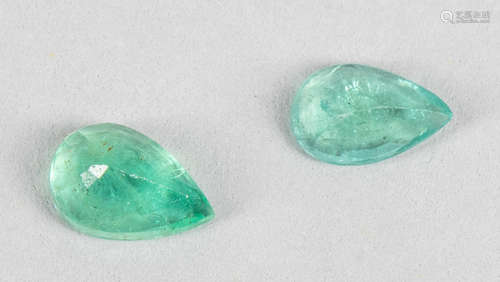 Fine Emerald Oval Cab Set