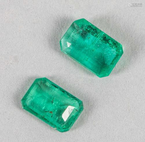 Fine Emerald Oval Cab Set