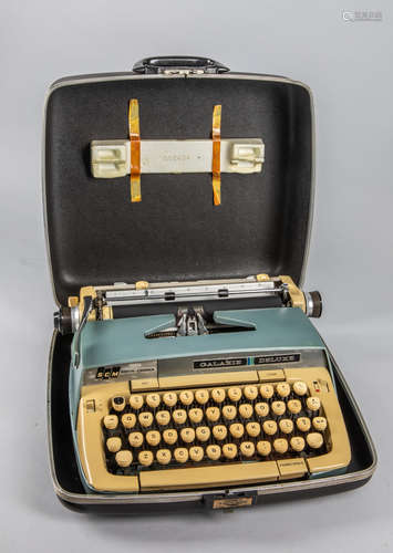 Vintage SCM Smith Coronet Typewriter