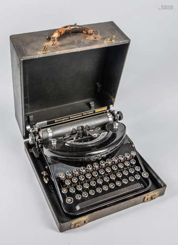 Vintage Remington Noiseless Portable Typewriter