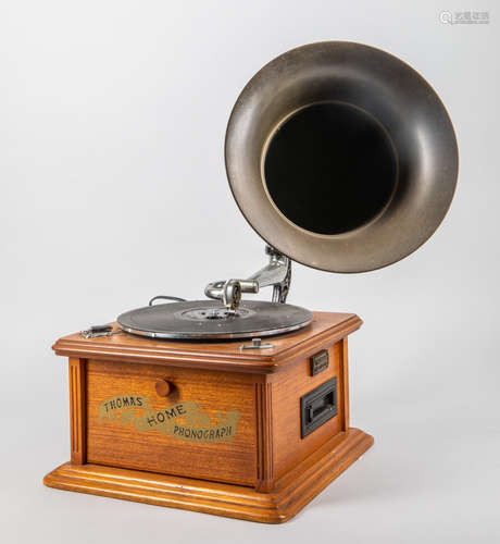 Vintage Thomas Home Phonograph