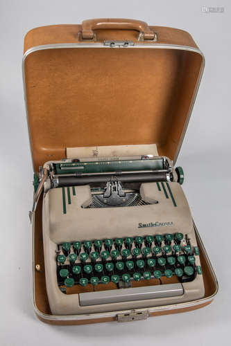 Vintage SCM Smith Coronet Typewriter