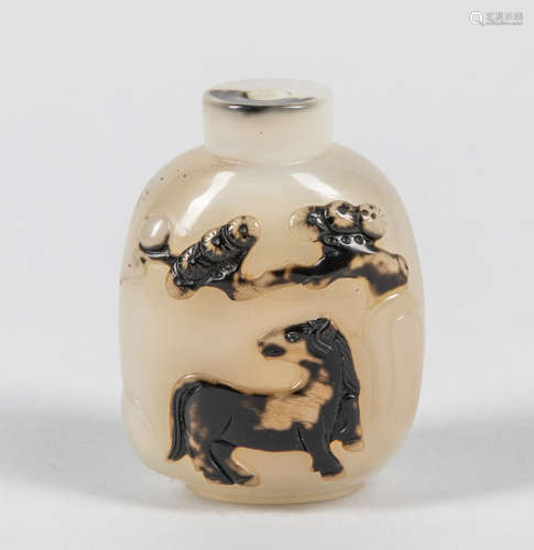 Chinese Carved Cameo Agate Snuff Bottle